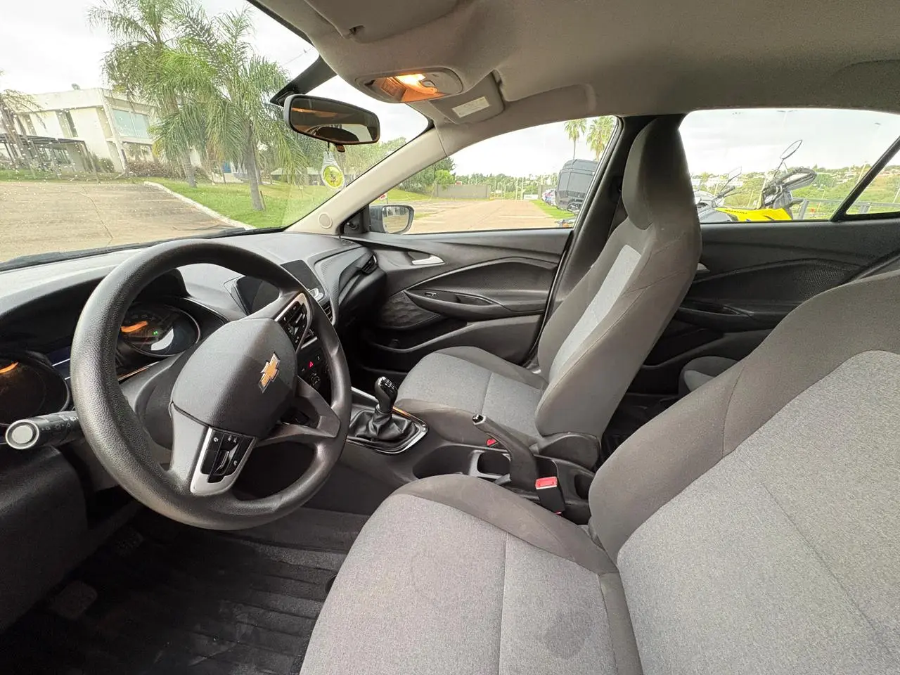 CHEVROLET ONIX PLUS 1.2 LT. Recibo vehículos.