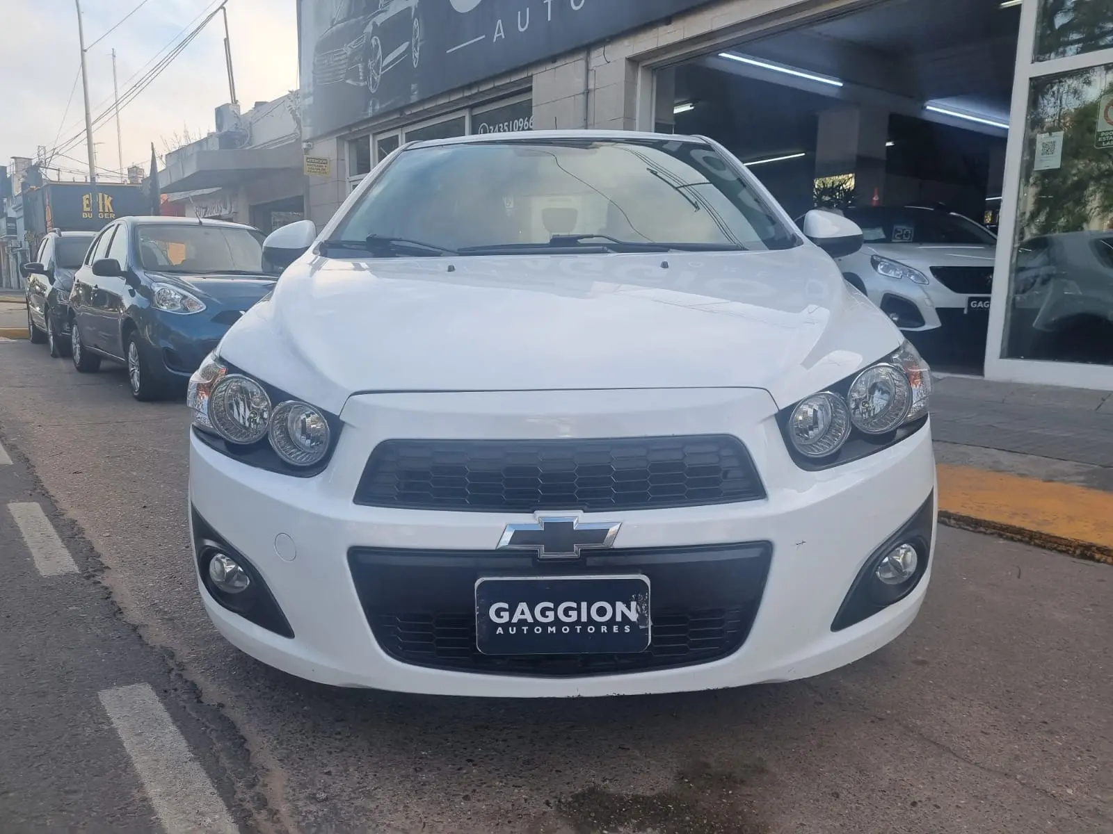 Único Chevrolet Sonic LTZ 5p L/15 MT 2015