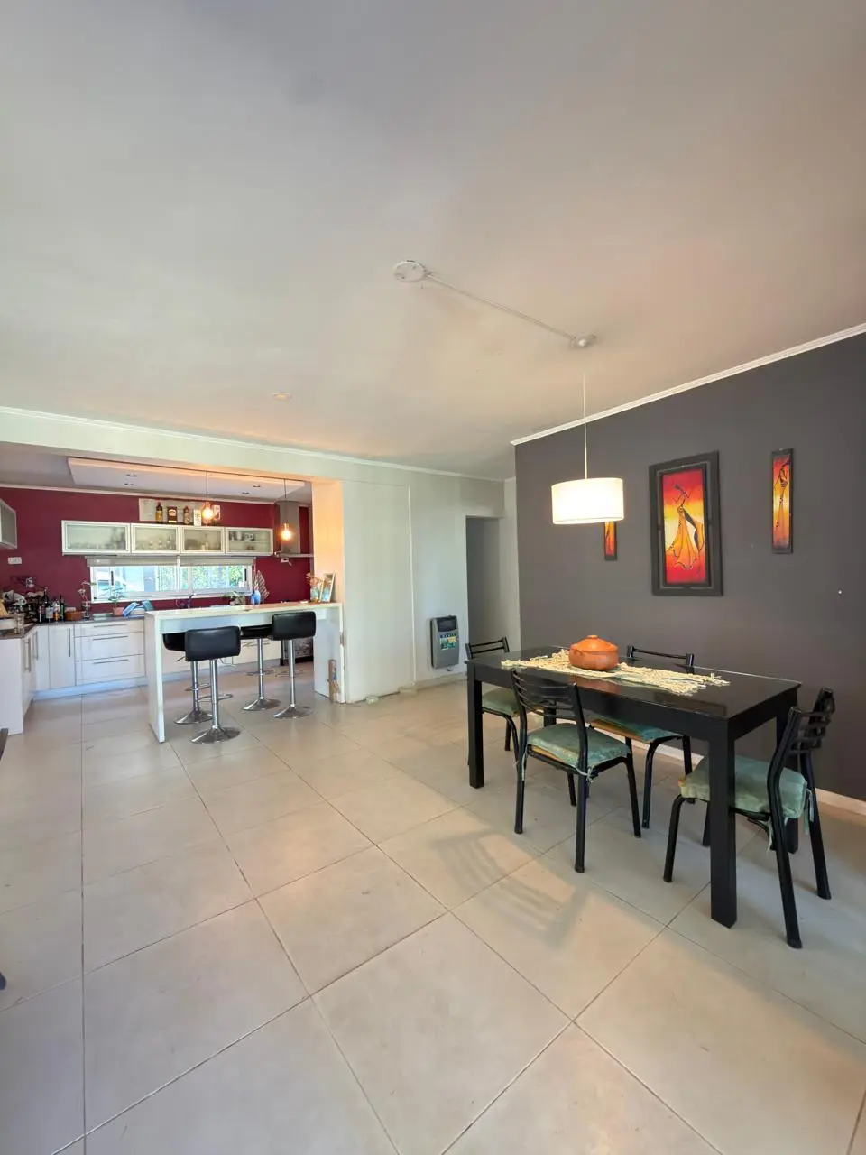 VENDO CASA CON PATIO, PILETA - BARRIO PARACAO