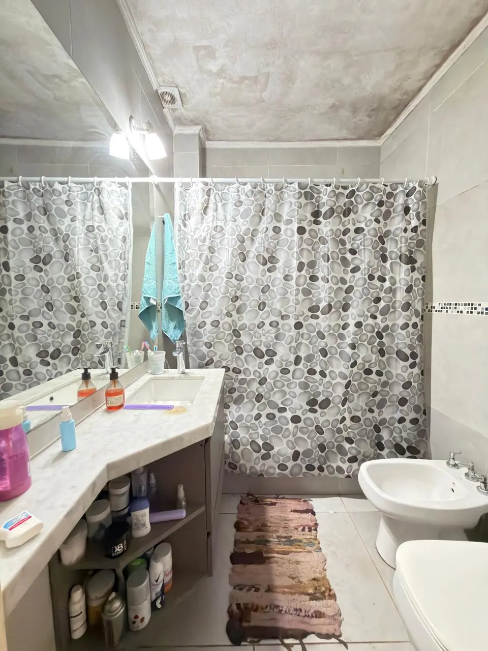 VENDO CASA CON PATIO, PILETA - BARRIO PARACAO
