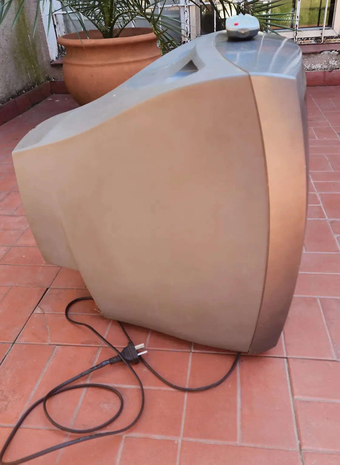 TELEVISOR PHILLIPS 21 PULGADAS CON CONTROL REMOTO