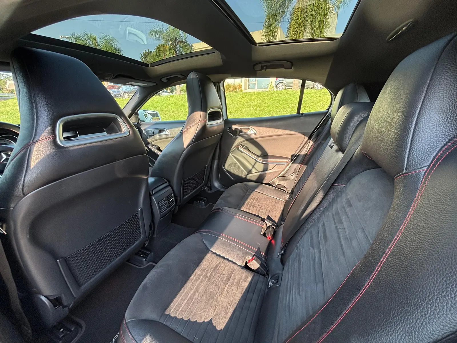 MERCEDES BENZ GLA 250. Recibo vehículos mayor y menor valor